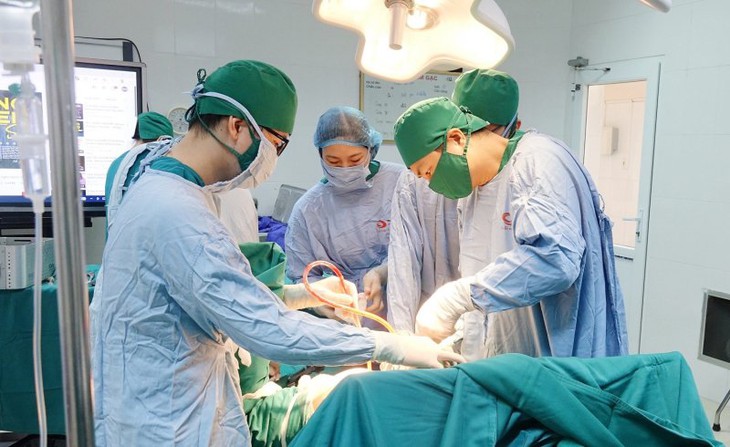Thay khớp háng nhân tạo cho cụ bà 103 tuổi ở Quảng Ninh- Ảnh 1.