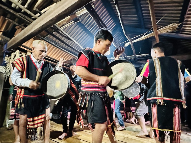 Độc đáo lễ cúng máng nước của người Ca Dong- Ảnh 7.