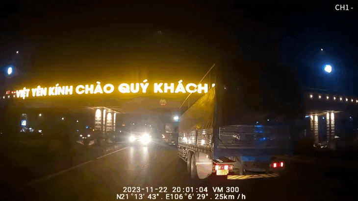 Video xe trộn bê tông đi ngược chiều trên cao tốc bị xử phạt- Ảnh 2.