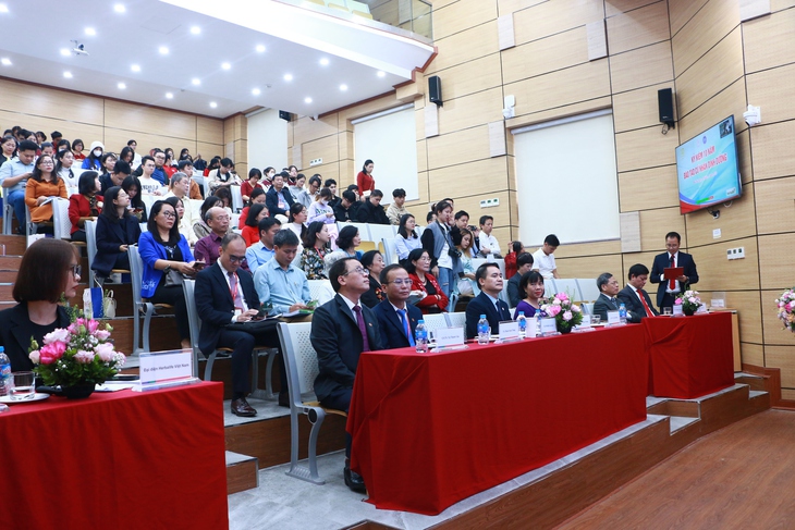 10 năm đào tạo cử nhân Dinh dưỡng: Cần tiếp tục phát huy đào tạo nguồn nhân lực chuyên sâu về dinh dưỡng- Ảnh 4. 10 năm đào tạo cử nhân Dinh dưỡng: Cần tiếp tục phát huy đào tạo nguồn nhân lực chuyên sâu về dinh dưỡng- Ảnh 4.