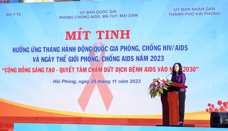Ngày Thế giới phòng, chống HIV/AIDS (01/12): Cộng đồng sáng tạo cùng chấm dứt dịch bệnh AIDS vào năm 2030- Ảnh 1. Ngày Thế giới phòng, chống HIV/AIDS (01/12): Cộng đồng sáng tạo cùng chấm dứt dịch bệnh AIDS vào năm 2030- Ảnh 1.