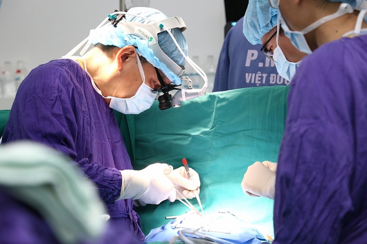 Bệnh viện Việt Đức 'giành giật' sự sống cho bệnh nhân ghép mô, tạng- Ảnh 2. Bệnh viện Việt Đức 'giành giật' sự sống cho bệnh nhân ghép mô, tạng- Ảnh 2.