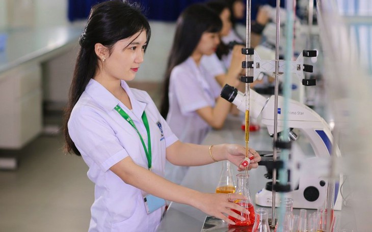 Những nhóm ngành nào cần nhiều nhân lực trình độ đại học trong tương lai?