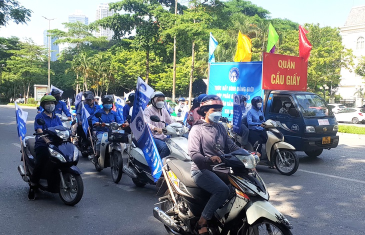 Mất cân bằng giới tính khi sinh sẽ dẫn tới dư thừa nam giới- Ảnh 1.