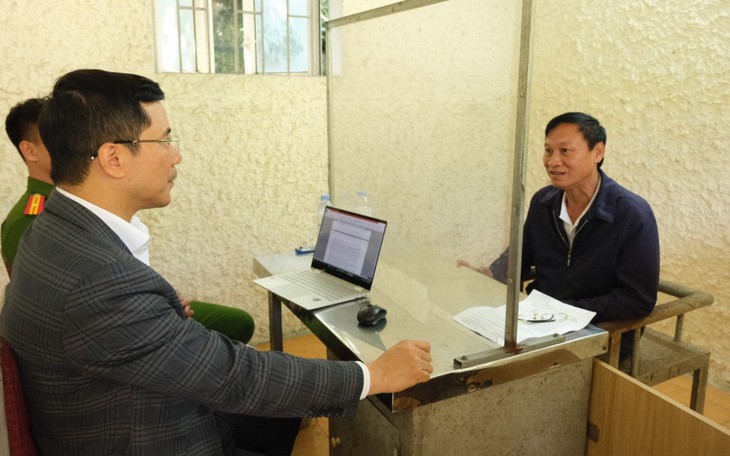 Lợi dụng danh nghĩa báo chí để 