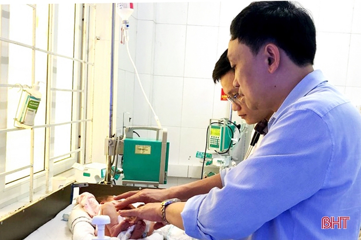 Liên tiếp các hoạt động chuyển giao kỹ thuật mới và hỗ trợ đào tạo nhân lực ngành y cho Hà Tĩnh- Ảnh 2.