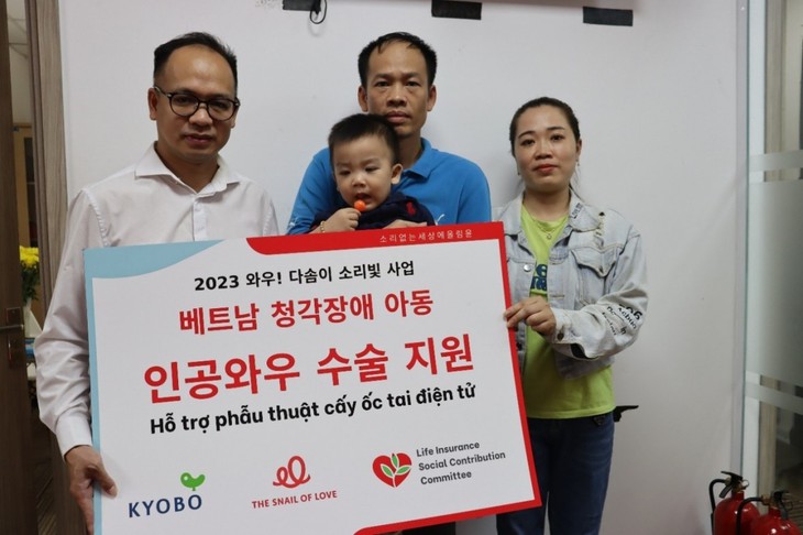 Trao tặng âm thanh - mở rộng tương lai cho trẻ em khiếm thính- Ảnh 2. Trao tặng âm thanh - mở rộng tương lai cho trẻ em khiếm thính- Ảnh 2.