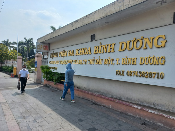 Bệnh viện Đa khoa Bình Dương 'táo bạo' thực hiện kỹ thuật khó, giúp người bệnh giữ lại chân đứt lìa- Ảnh 1.