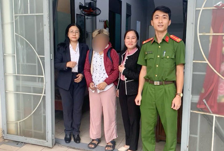 Kịp thời cứu sống bé gái mồ côi nhảy cầu tự tử tại Đà Nẵng- Ảnh 1.