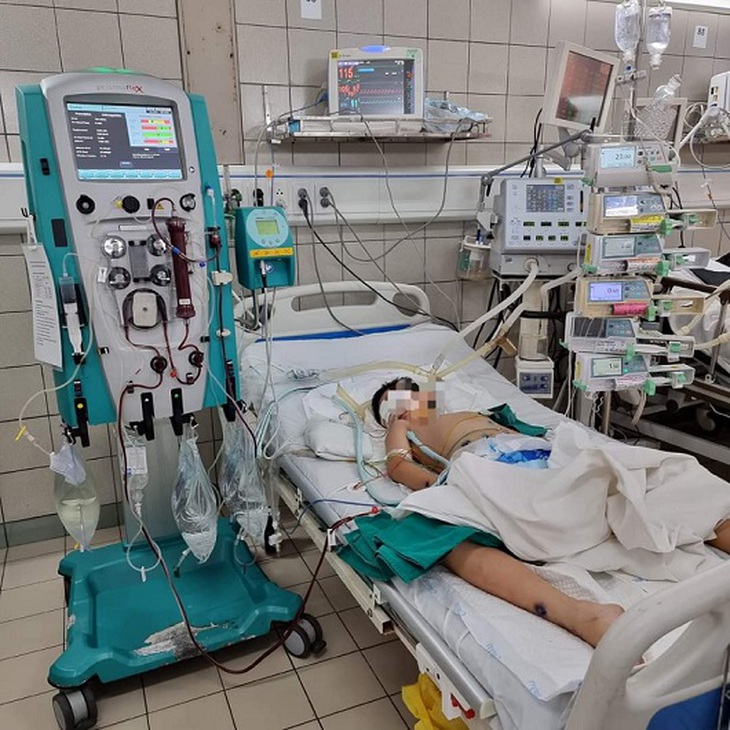 Chơi ngoài bùn đất bẩn, trẻ 10 tuổi sốc nhiễm khuẩn nặng do vi khuẩn hiếm gặp - Ảnh 2.