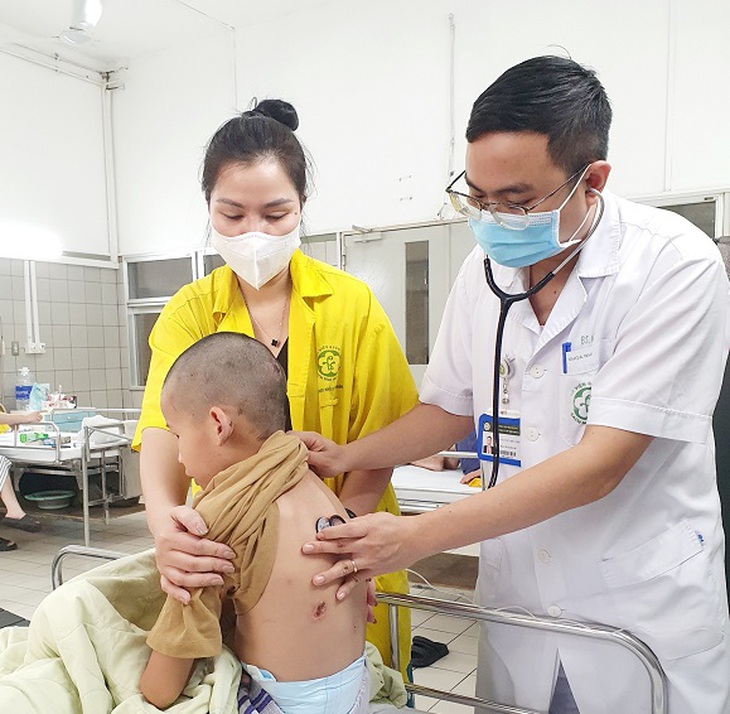 Chơi ngoài bùn đất bẩn, trẻ 10 tuổi sốc nhiễm khuẩn nặng do vi khuẩn hiếm gặp - Ảnh 5.