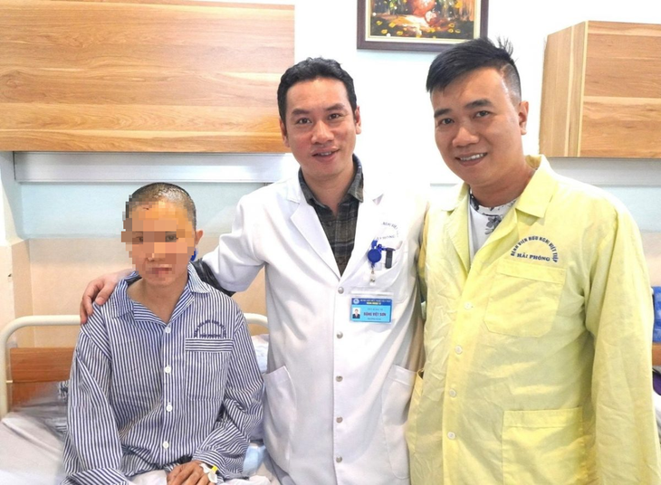 Đau đầu nhiều ngày, bệnh nhân nhập viện với khối u màng não có kích thước khổng lồ - Ảnh 4.