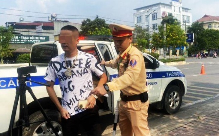 "Ma men" có nồng độ cồn kịch khung bỏ của chạy lấy người khi gặp CSGT
