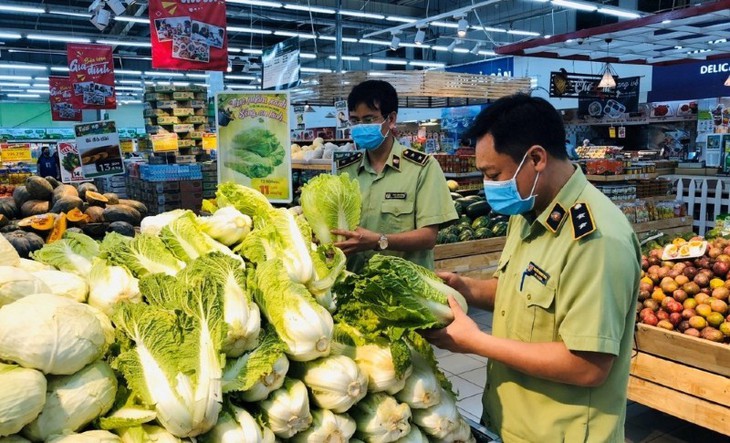 Tăng truy xuất nguồn gốc, bảo đảm an toàn vệ sinh thực phẩm dịp cuối năm- Ảnh 3. Tăng truy xuất nguồn gốc, bảo đảm an toàn vệ sinh thực phẩm dịp cuối năm- Ảnh 3.