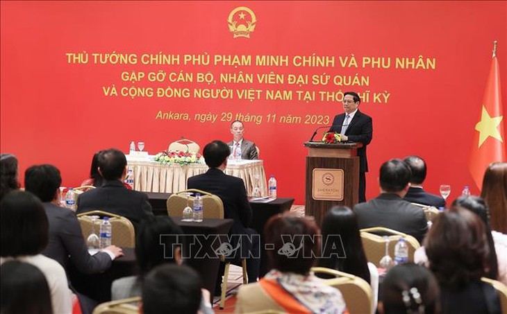 Thủ tướng Phạm Minh Chính gặp gỡ cộng đồng người Việt Nam tại Thổ Nhĩ Kỳ- Ảnh 1. Thủ tướng Phạm Minh Chính gặp gỡ cộng đồng người Việt Nam tại Thổ Nhĩ Kỳ- Ảnh 1.