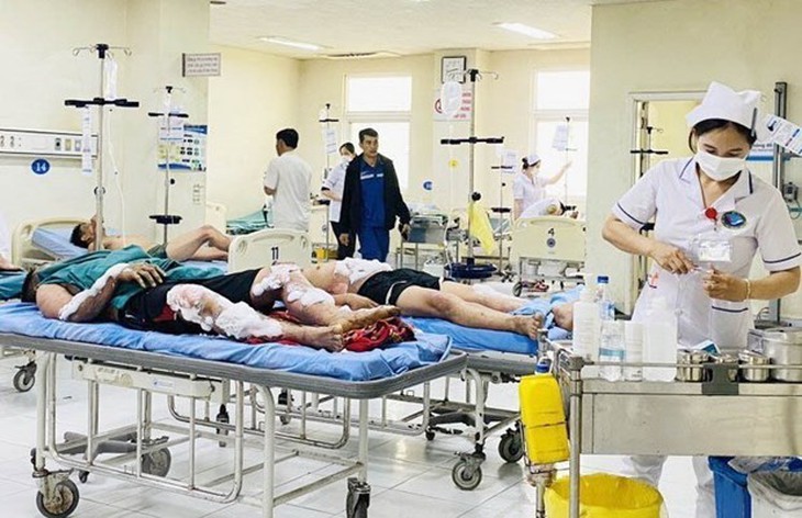 Vụ nổ tại Công ty Tàu thủy Dung Quất: Ba nạn nhân nguy kịch - Ảnh 1.
