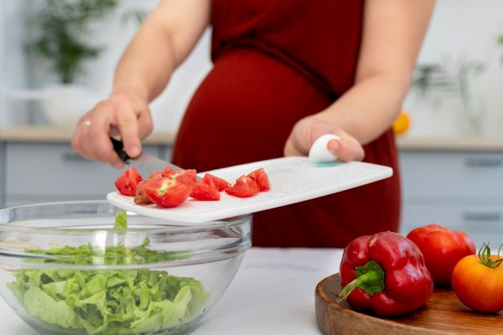 Chăm sóc dinh dưỡng cho phụ nữ mang thai nhiễm HIV/AIDS - Ảnh 1. Chăm sóc dinh dưỡng cho phụ nữ mang thai nhiễm HIV/AIDS - Ảnh 1.