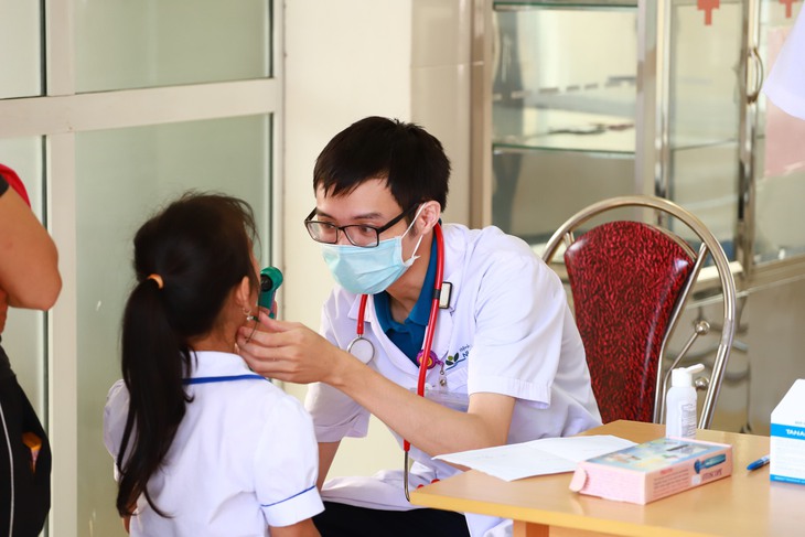 Đoàn thanh niên Bộ Y tế khám bệnh miễn phí và tặng quà cho trẻ em tại Tuyên Quang - Ảnh 9. Đoàn thanh niên Bộ Y tế khám bệnh miễn phí và tặng quà cho trẻ em tại Tuyên Quang - Ảnh 9.