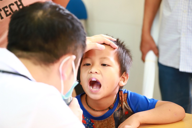 Đoàn thanh niên Bộ Y tế khám bệnh miễn phí và tặng quà cho trẻ em tại Tuyên Quang - Ảnh 10. Đoàn thanh niên Bộ Y tế khám bệnh miễn phí và tặng quà cho trẻ em tại Tuyên Quang - Ảnh 10.