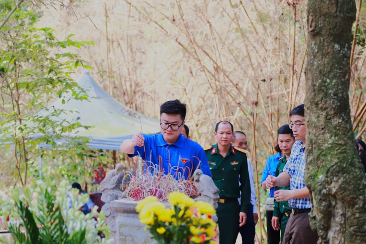 Đoàn thanh niên Bộ Y tế khám bệnh miễn phí và tặng quà cho trẻ em tại Tuyên Quang - Ảnh 20. Đoàn thanh niên Bộ Y tế khám bệnh miễn phí và tặng quà cho trẻ em tại Tuyên Quang - Ảnh 20.