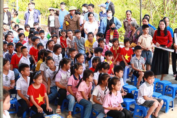 Đoàn thanh niên Bộ Y tế khám bệnh miễn phí và tặng quà cho trẻ em tại Tuyên Quang - Ảnh 6. Đoàn thanh niên Bộ Y tế khám bệnh miễn phí và tặng quà cho trẻ em tại Tuyên Quang - Ảnh 6.