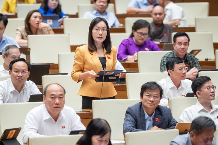 Sông bị ô nhiễm nhiều năm, ĐBQH chất vấn, tranh luận với Bộ trưởng TNMT tới cùng - Ảnh 1.