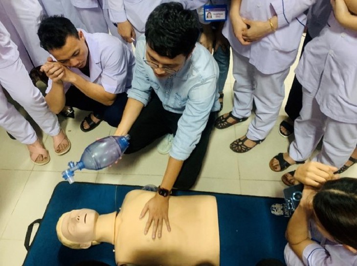 Chung sức tuyến trên và tuyến dưới, nâng cao chất lượng điều trị bệnh viện - Ảnh 1. Chung sức tuyến trên và tuyến dưới, nâng cao chất lượng điều trị bệnh viện - Ảnh 1.