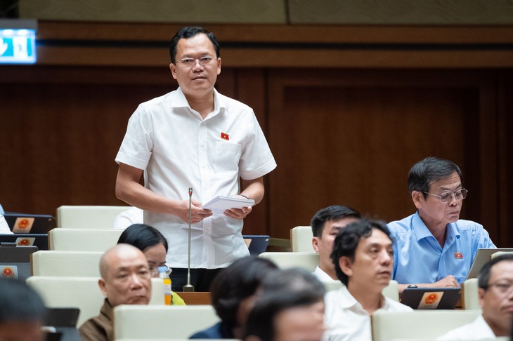Bộ trưởng Hồ Đức Phớc nói gì khi ĐBQH chất vấn việc người dân mua bảo hiểm ô tô, xe máy để 'đối phó' - Ảnh 3.