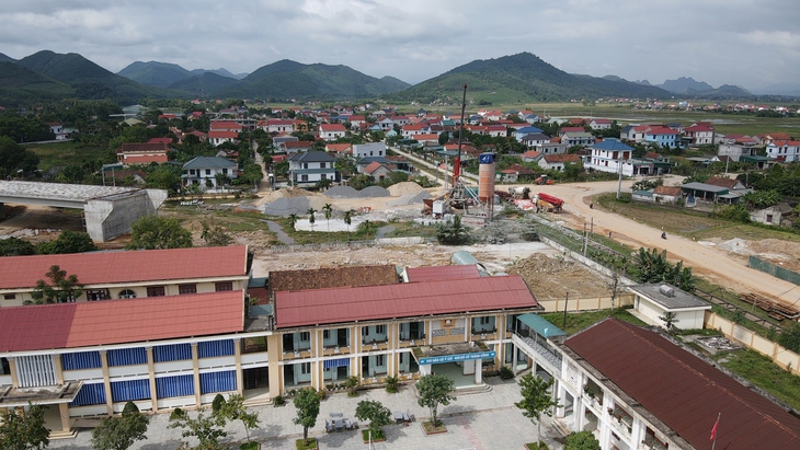 Tháo dỡ, di dời trạm trộn bê tông "hành" trường học và khu dân cư- Ảnh 1.
