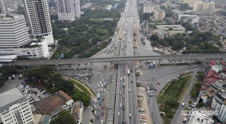 Hình ảnh cầu đô thị nút giao Mai Dịch sau 9 tháng thi công - Ảnh 2.