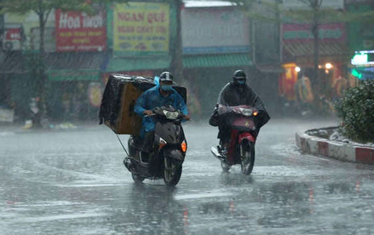 Nhiều nơi miền Bắc bắt đầu mưa lớn, nhiệt giảm sâu - Ảnh 2.