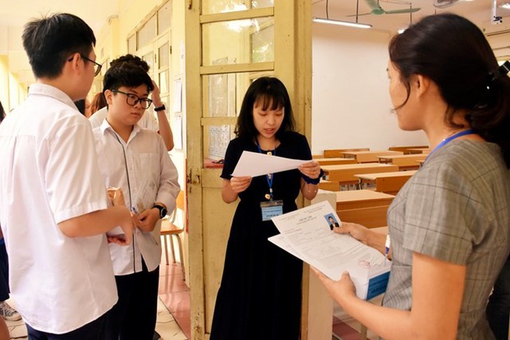 Thi tốt nghiệp THPT: Nên loại Ngoại ngữ khỏi môn thi bắt buộc? - Ảnh 1. Thi tốt nghiệp THPT: Nên loại Ngoại ngữ khỏi môn thi bắt buộc? - Ảnh 1.
