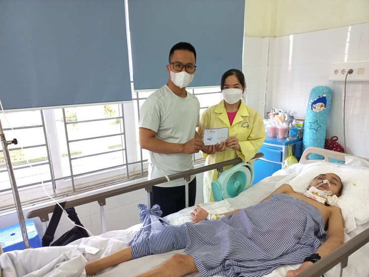Sức khỏe hiện tại của nam sinh nghèo chấn thương sọ não sau tai nạn hiện ra sao? - Ảnh 2.
