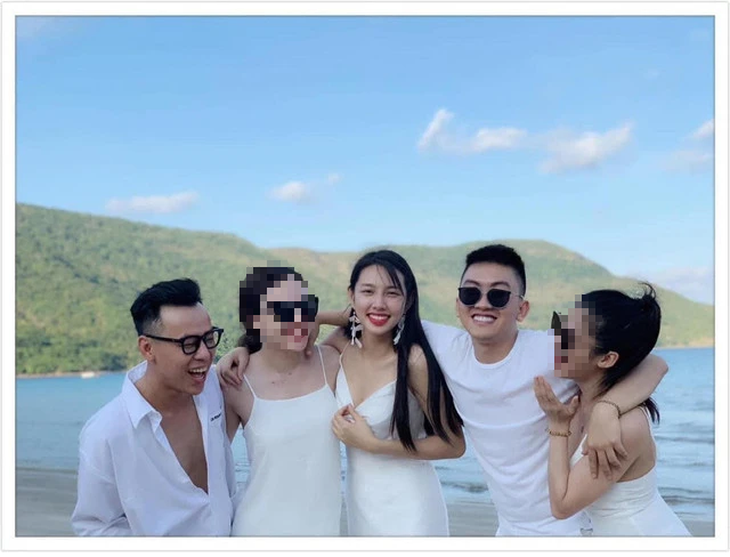 Động thái mới nhất của Thùy Tiên khi bị 'réo tên' vì chụp hình chung với 2 'tú ông' vừa bị bắt - Ảnh 2. Động thái mới nhất của Thùy Tiên khi bị 'réo tên' vì chụp hình chung với 2 'tú ông' vừa bị bắt - Ảnh 2.