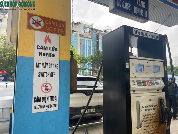 Có nên dùng điện thoại để quét mã QR thanh toán tại cây xăng - Ảnh 1.