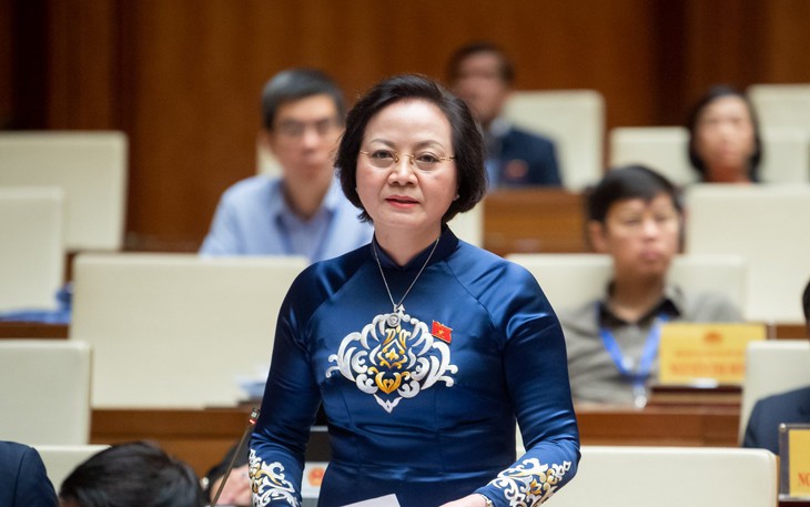Bộ trưởng Bộ Nội vụ: Sẽ xét thăng hạng cho nhân viên trường học để xếp lương tốt hơn