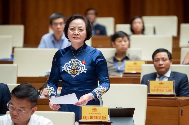 Bộ trưởng Bộ Nội vụ: Sẽ xét thăng hạng cho nhân viên trường học để xếp lương tốt hơn - Ảnh 2. Bộ trưởng Bộ Nội vụ: Sẽ xét thăng hạng cho nhân viên trường học để xếp lương tốt hơn - Ảnh 2.