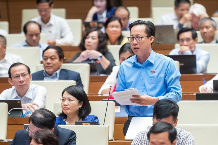 Bộ trưởng Bộ Nội vụ: Sẽ xét thăng hạng cho nhân viên trường học để xếp lương tốt hơn - Ảnh 1. Bộ trưởng Bộ Nội vụ: Sẽ xét thăng hạng cho nhân viên trường học để xếp lương tốt hơn - Ảnh 1.