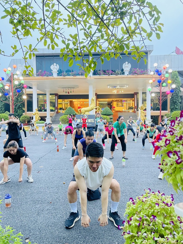 Không bỏ cuộc, chàng trai 9x quyết tâm chinh phục 'đường đua' TÔI KHỎE ĐẸP HƠN lần thứ hai - Ảnh 4. Không bỏ cuộc, chàng trai 9x quyết tâm chinh phục 'đường đua' TÔI KHỎE ĐẸP HƠN lần thứ hai - Ảnh 4.