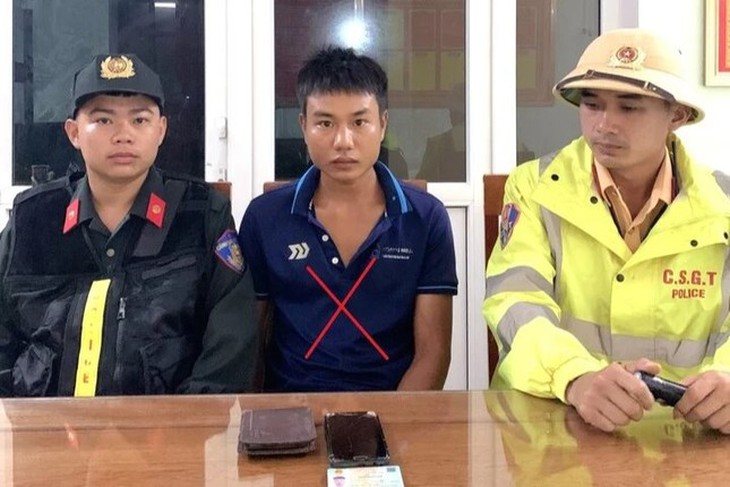 Bắt kẻ giết người sau 5 giờ lẩn trốn - Ảnh 1.