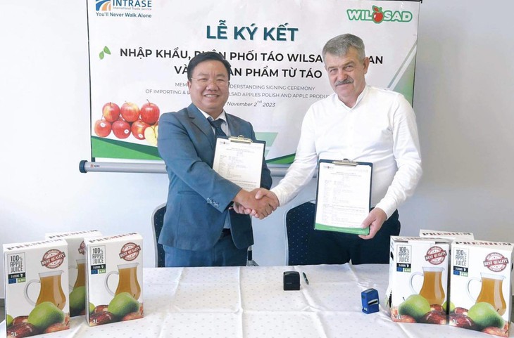 Lễ ký kết hợp tác nhập khẩu, phân phối táo Wilsad Ba Lan và các sản phẩm từ táo - Ảnh 1. Lễ ký kết hợp tác nhập khẩu, phân phối táo Wilsad Ba Lan và các sản phẩm từ táo - Ảnh 1.