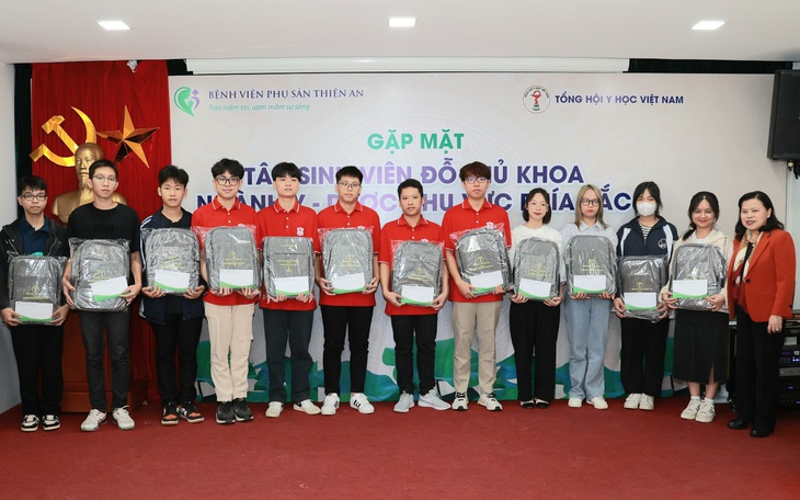 Tôn vinh 62 tân sinh viên thủ khoa của 11 trường đại học y, dược phía Bắc