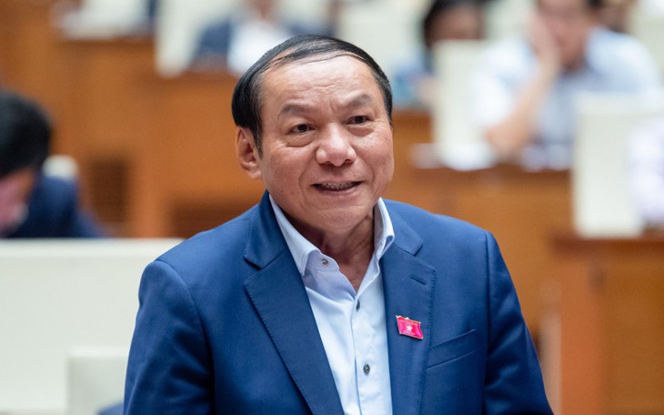 ĐBQH: Hoa hậu Ý Nhi, phim Đất rừng phương Nam bị cộng đồng mạng "đập cho tơi bời", ai bảo vệ?