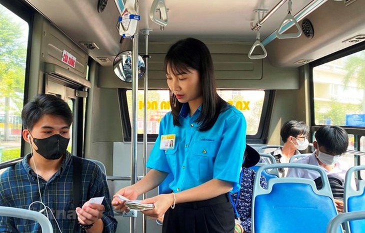 Hà Nội triển khai thẻ vé xe buýt điện tử liên thông từ ngày 15/11 - Ảnh 1. Hà Nội triển khai thẻ vé xe buýt điện tử liên thông từ ngày 15/11 - Ảnh 1.