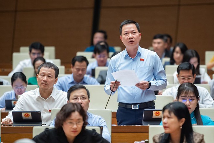 Bộ trưởng Nguyễn Văn Hùng: Đã rất cẩn trọng trước những tranh luận về Đất rừng phương Nam - Ảnh 1. Bộ trưởng Nguyễn Văn Hùng: Đã rất cẩn trọng trước những tranh luận về Đất rừng phương Nam - Ảnh 1.