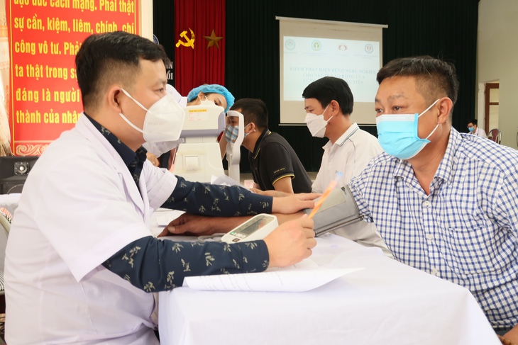 Vụ 5 công nhân tử vong do bụi phổi: Khám phát hiện bệnh nghề nghiệp cho công nhân - Ảnh 2. Vụ 5 công nhân tử vong do bụi phổi: Khám phát hiện bệnh nghề nghiệp cho công nhân - Ảnh 2.