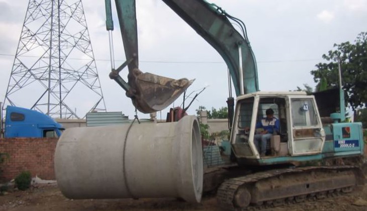 Sập tấm đan cống khiến 2 công nhân tử vong - Ảnh 1.