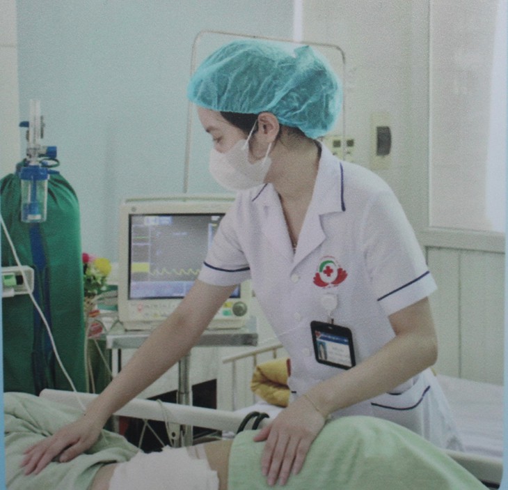 Mỗi điều dưỡng như một người thân ‘đặc biệt’ của bệnh nhân - Ảnh 8. Mỗi điều dưỡng như một người thân ‘đặc biệt’ của bệnh nhân - Ảnh 8.
