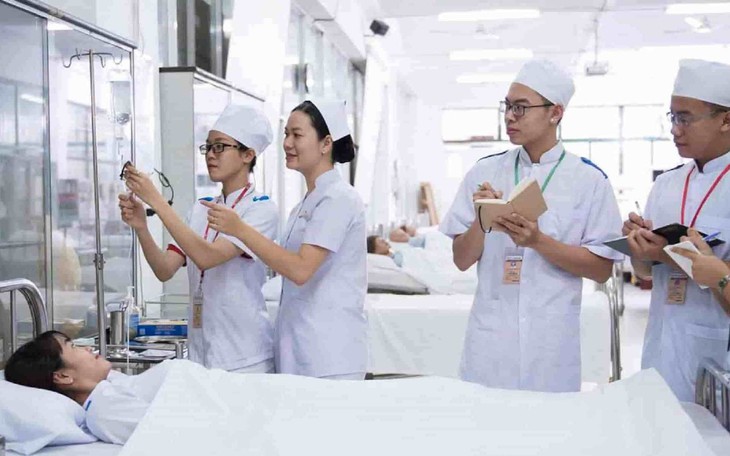 Công đoàn Y tế đề nghị xếp lương khởi điểm bậc 2 đối với bác sĩ, bác sĩ y học dự phòng