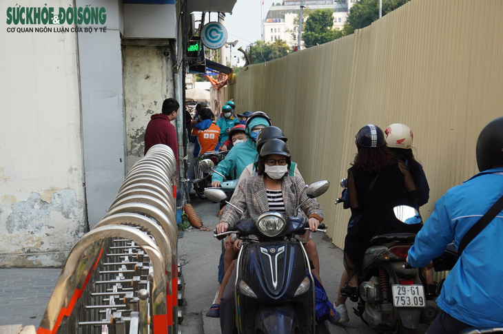 Hiện trạng tuyến đường sắt Metro Nhổn - ga Hà Nội sau 13 năm thi công- Ảnh 5. Hiện trạng tuyến đường sắt Metro Nhổn - ga Hà Nội sau 13 năm thi công- Ảnh 5.